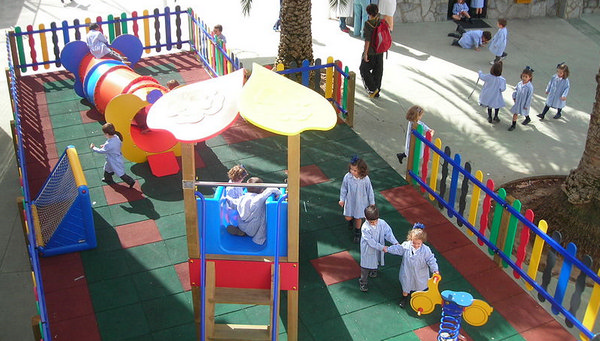 Los parques infantiles y su buen acondicionamiento.